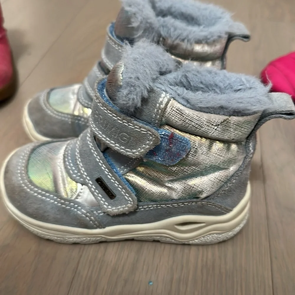 Primigi girls winter boots size 25/8